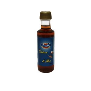 100% salted anchovy extract. The product consists of anchovies, subjected to processing within 24 hours of capture. Anchovy sauce is a product made from salted, headless and gutted fish seasoned for a duration that varies according to the climatic conditions but not less than sixty days. Anchovies salted are centrifuged in order to collect the liquid which is then filtered. The product obtained is poured into regularly labelled bottles.